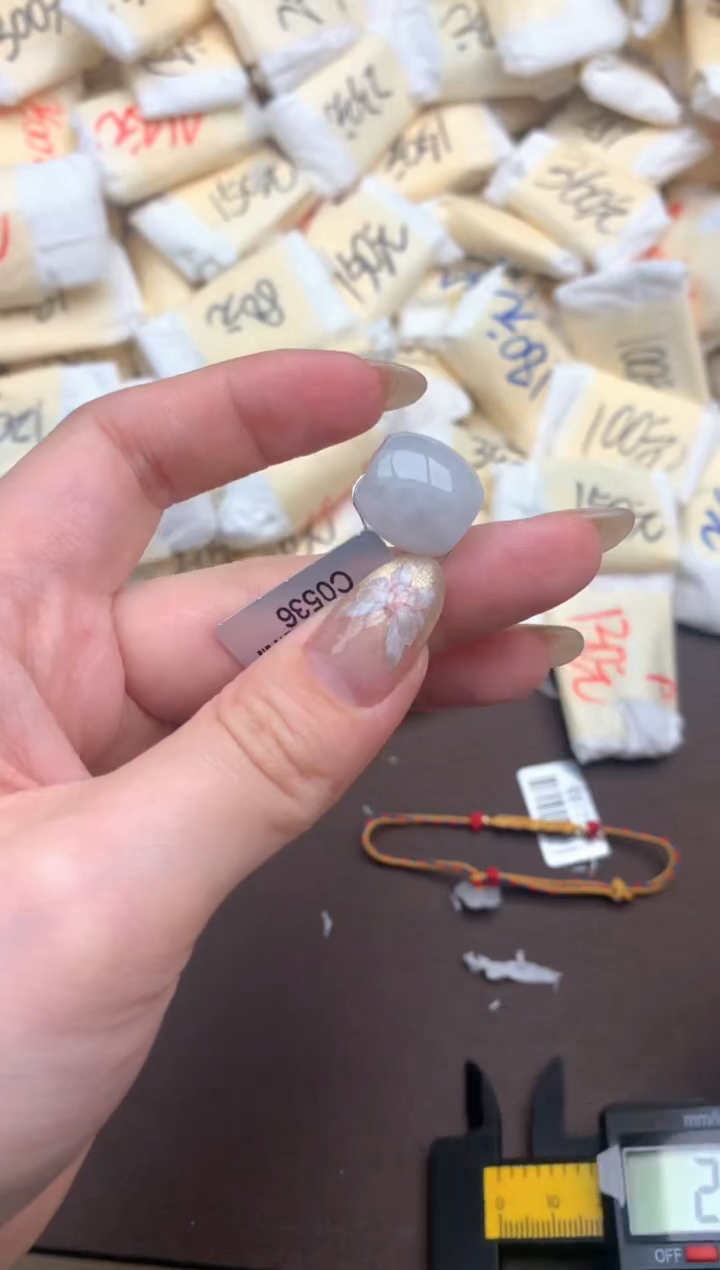 【闪购商品】翡翠挂件未镶嵌— 