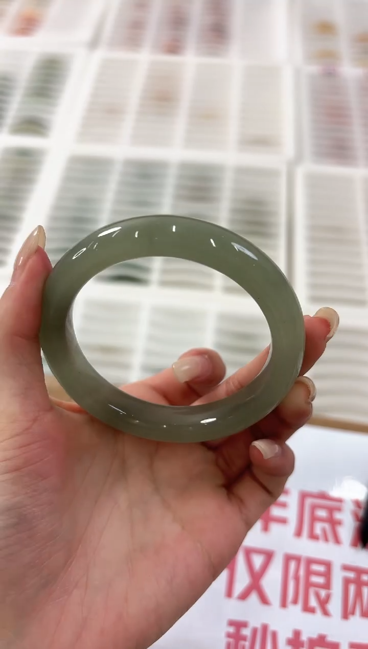 未镶嵌手镯石英质玉80-58D