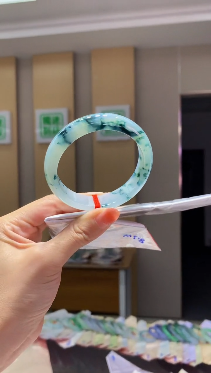 翡翠手镯未镶嵌-Q139 圈口57