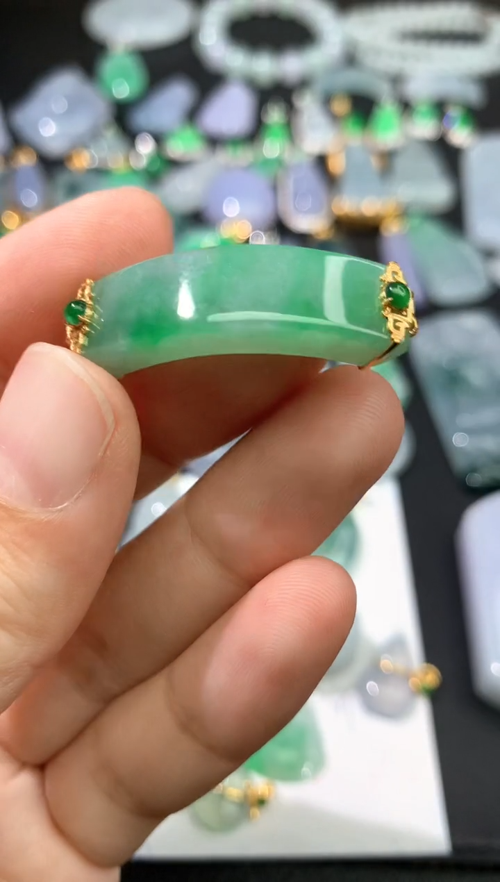 颈饰未镶嵌翡翠吊坠