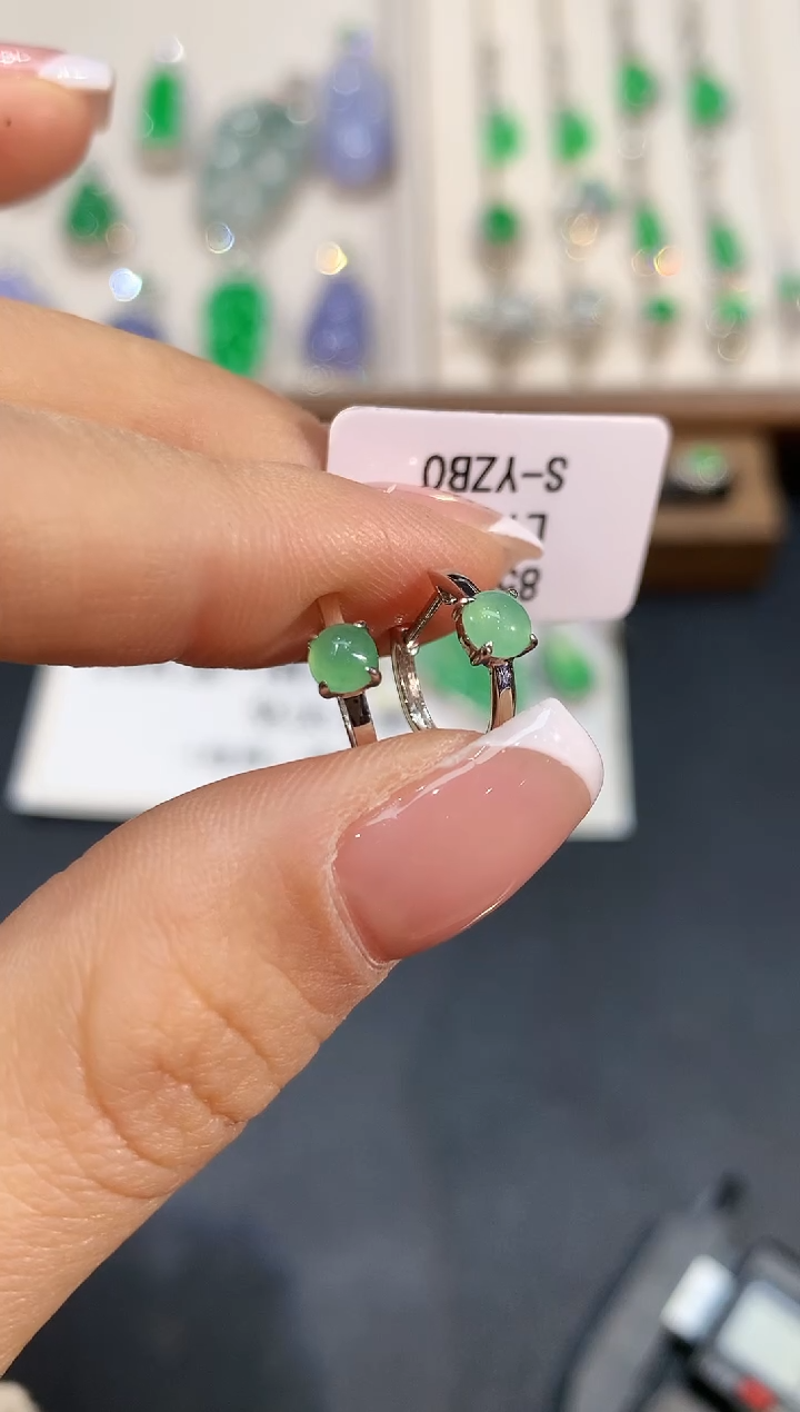 【闪购商品】翡翠18K金镶嵌耳饰L1165