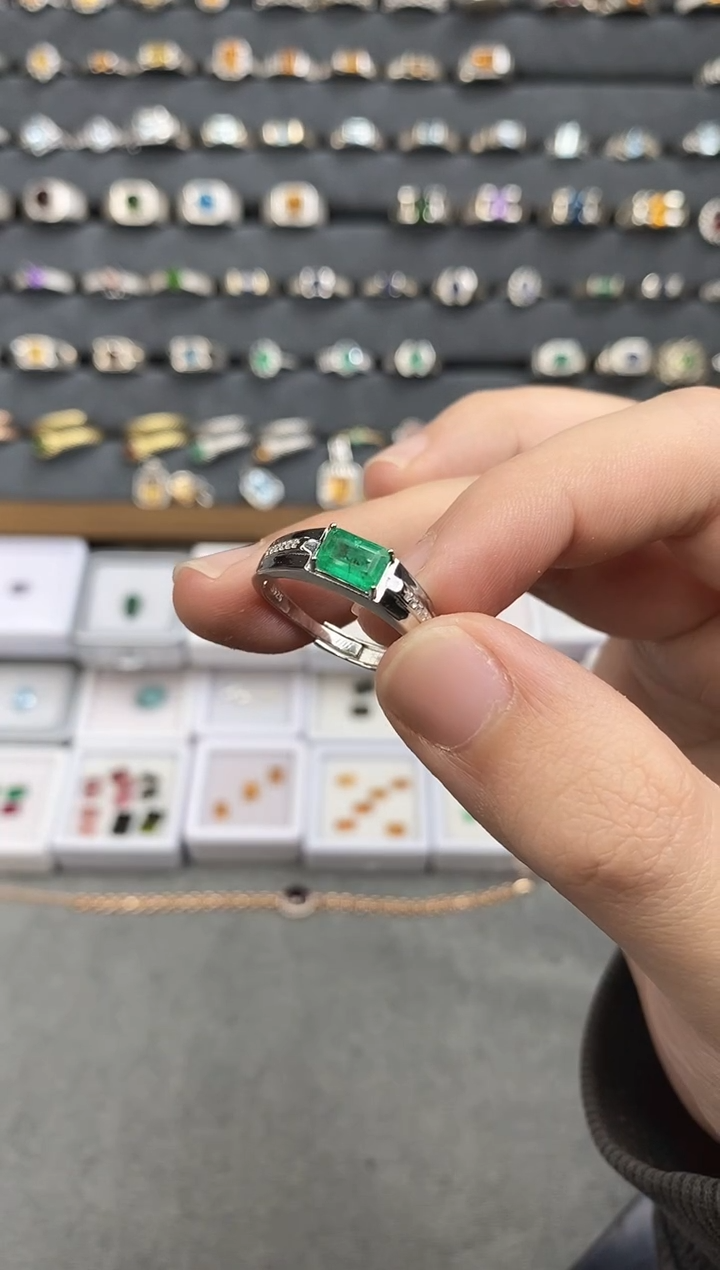 银S925镶嵌戒指祖母绿活口戒圈拍下备注身高体重