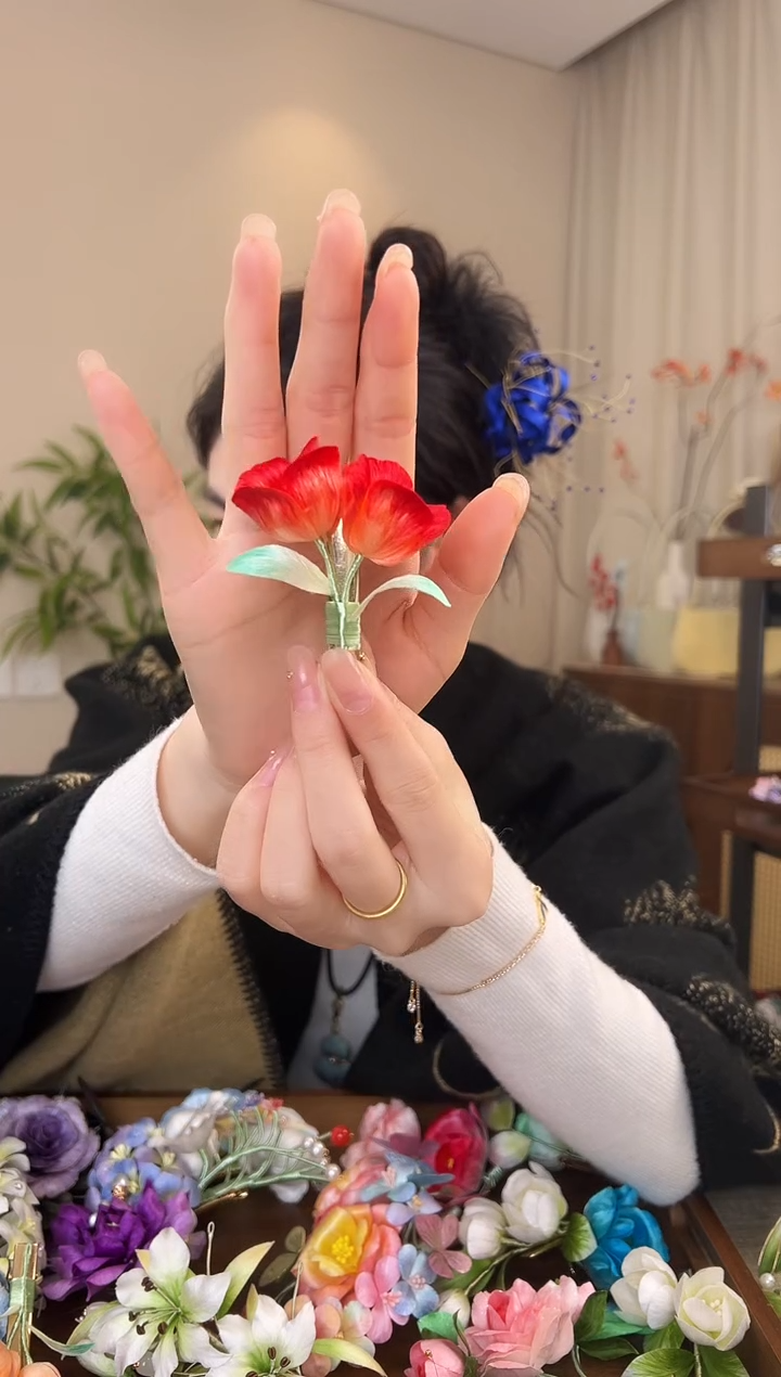 刺绣红色郁金香边夹