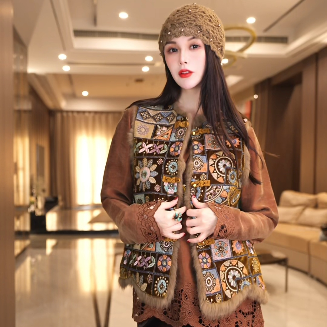 飞儿【异域锦花】2026春季款国风轻奢拼接水貂毛设计感马夹