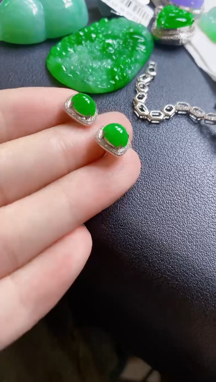 翡翠18K金镶嵌颈饰耳钉