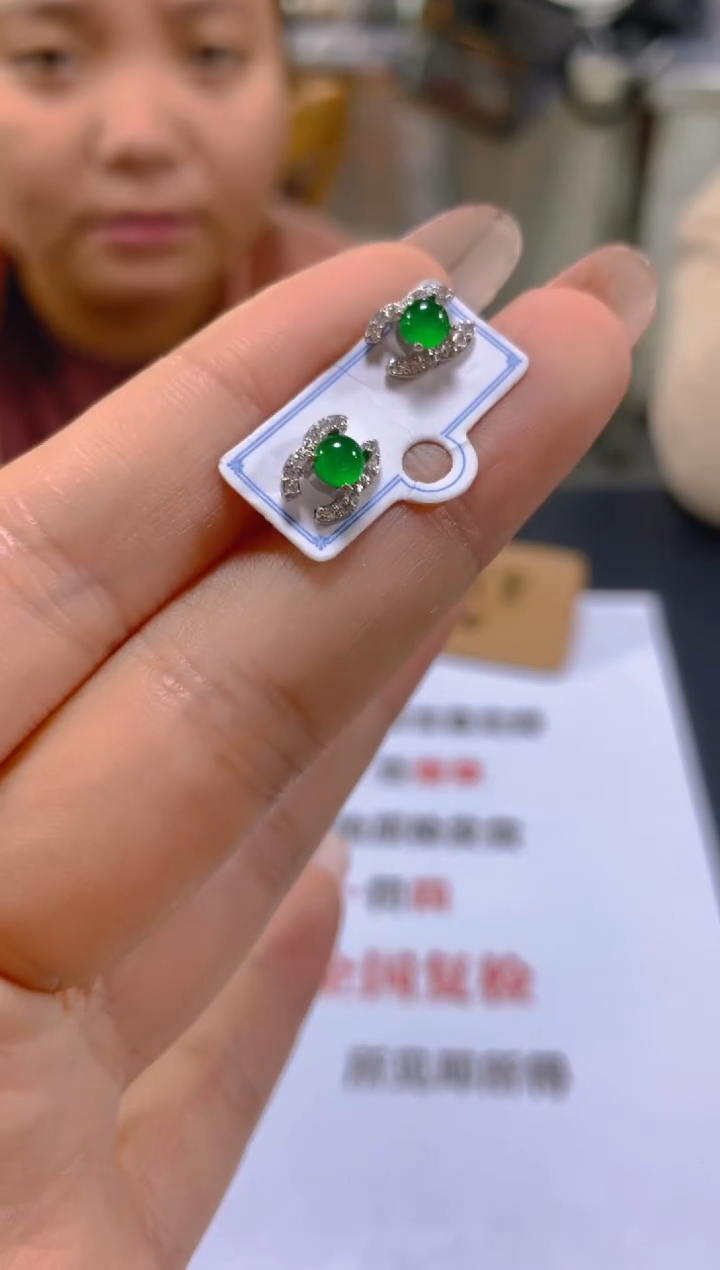 翡翠未镶嵌耳饰多样性发一