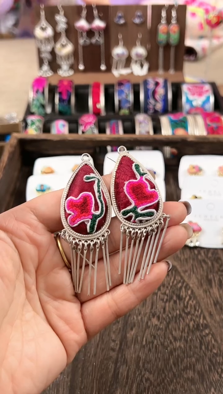 【闪购商品】织绣民族风老绣饰品110