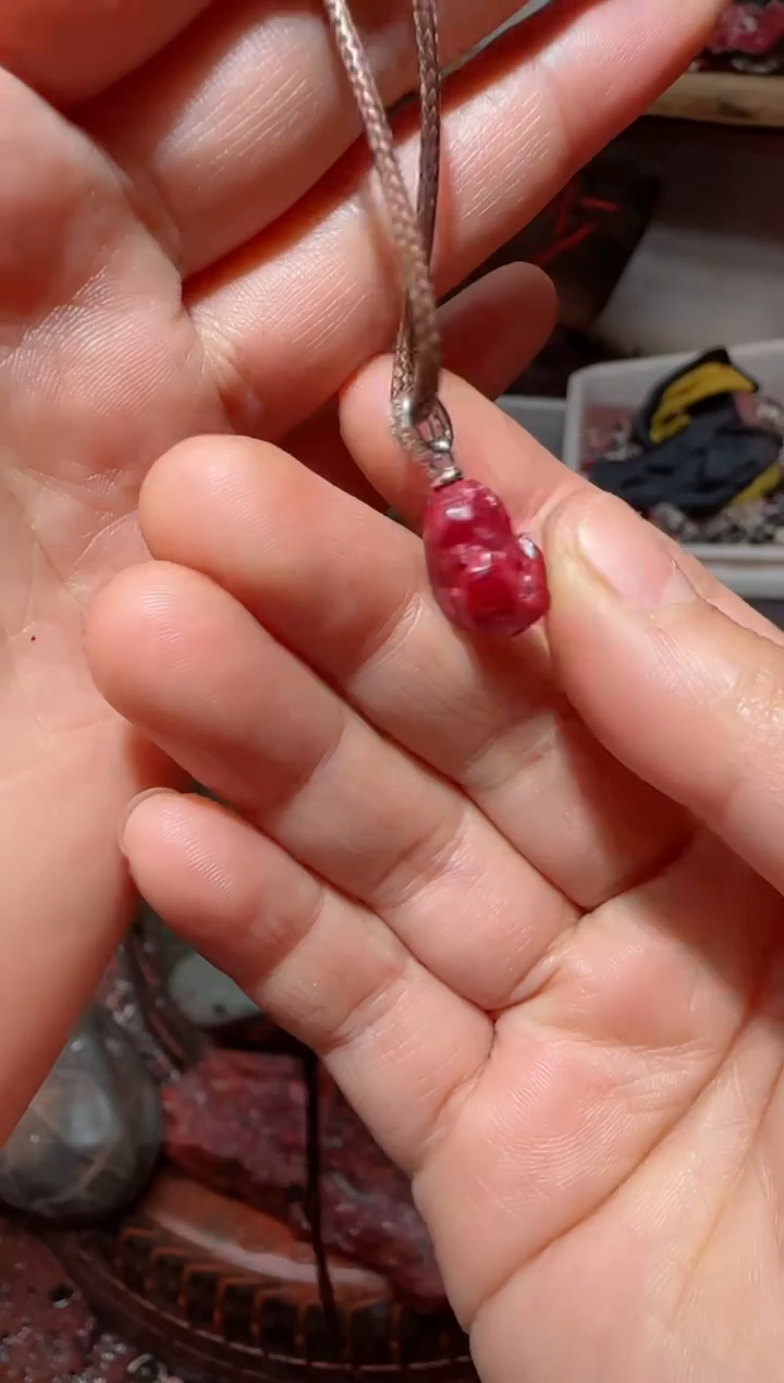 天然辰砂狗头砂吊坠35