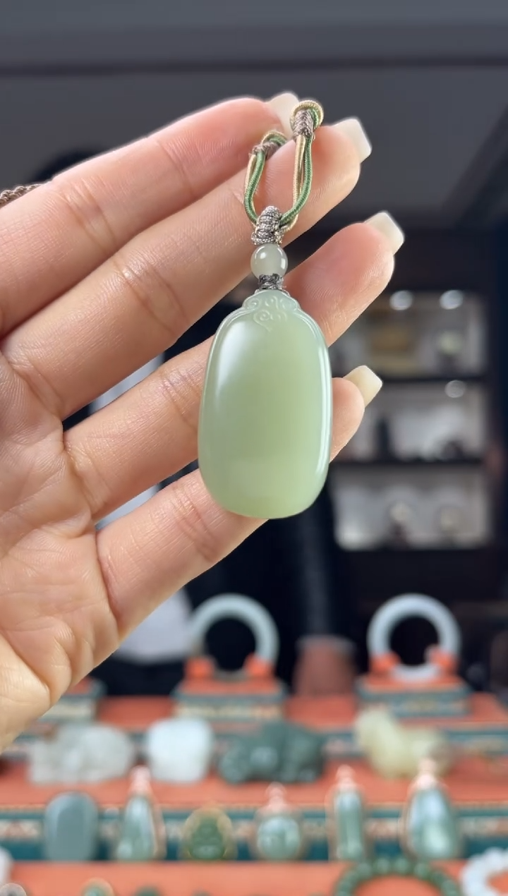 颈饰未镶嵌和田玉佩佩