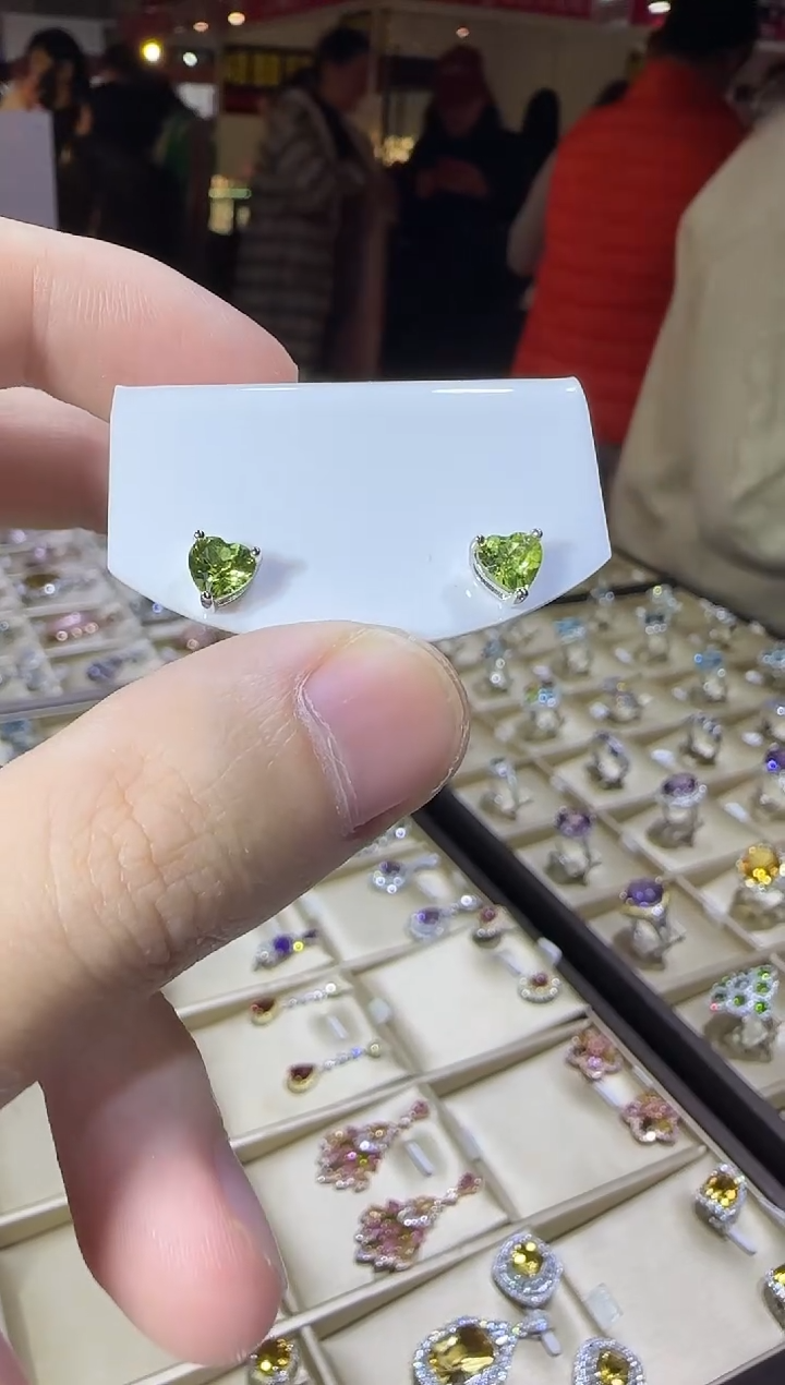 银S925镶嵌耳饰橄榄石心型耳钉5mm+