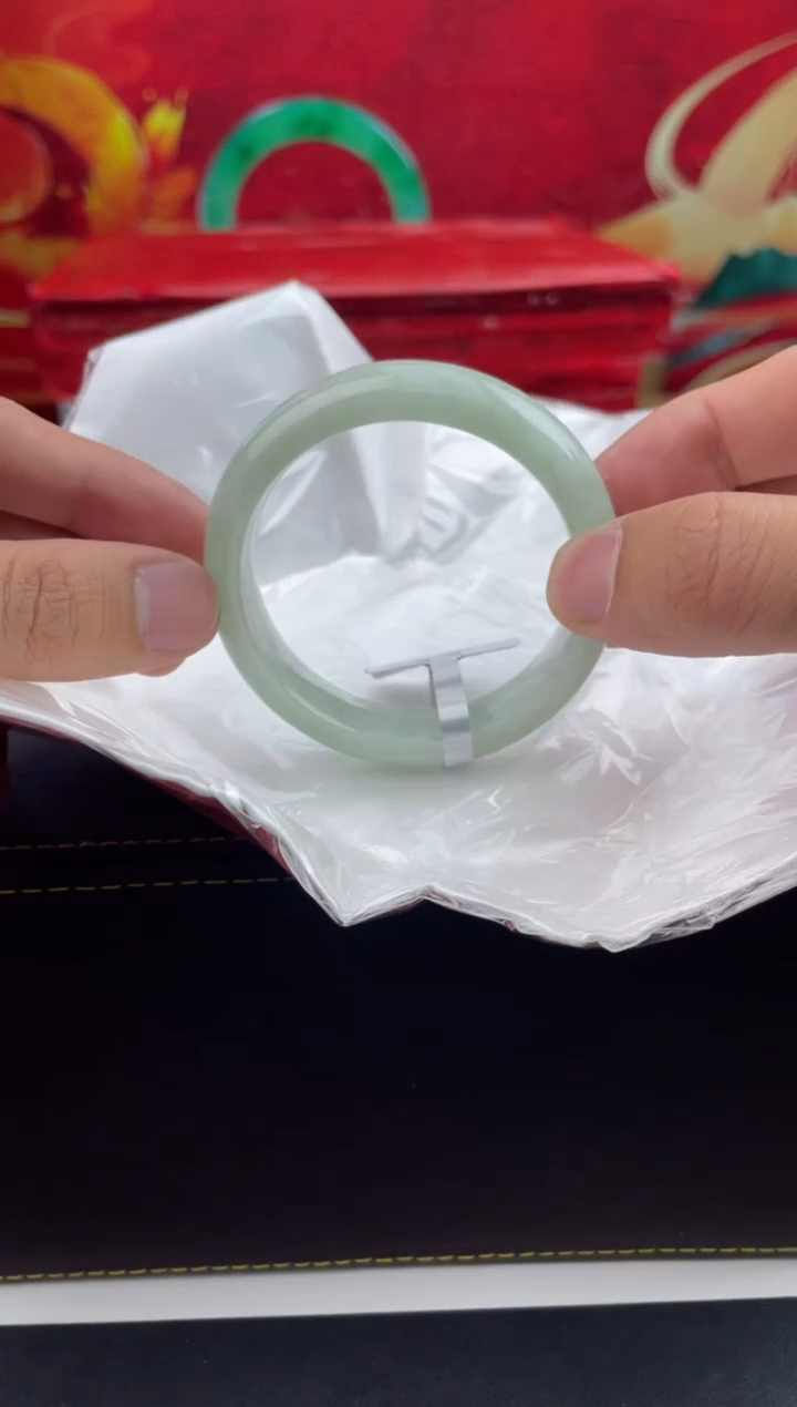 【闪购商品】翡翠手镯未镶嵌36翡翠手镯（微瑕）