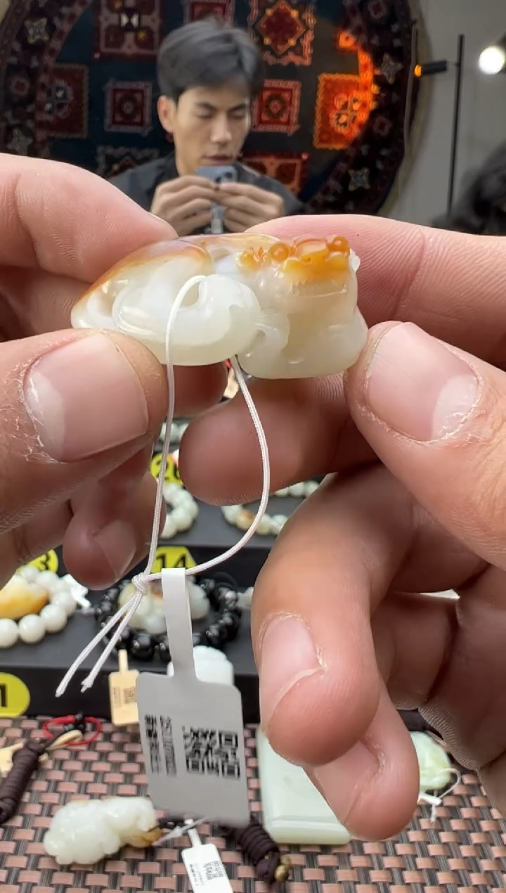 吊坠(赠链)未镶嵌和田玉和田子料吊坠