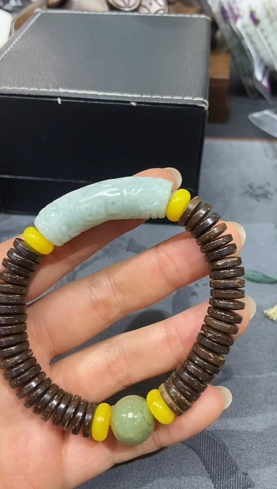 【闪购商品】翡翠颈饰未镶嵌手串