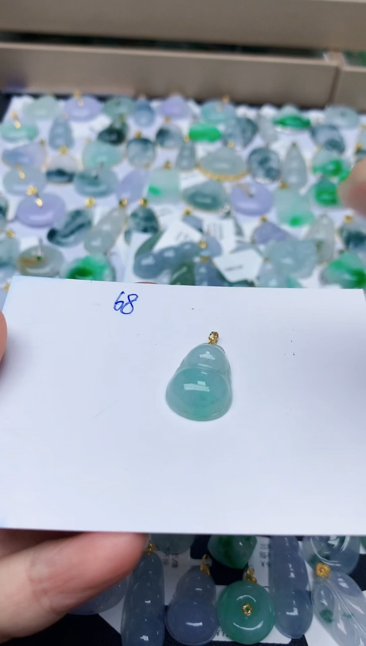 【闪购商品】翡翠颈饰18K金镶嵌天然翡翠A货    