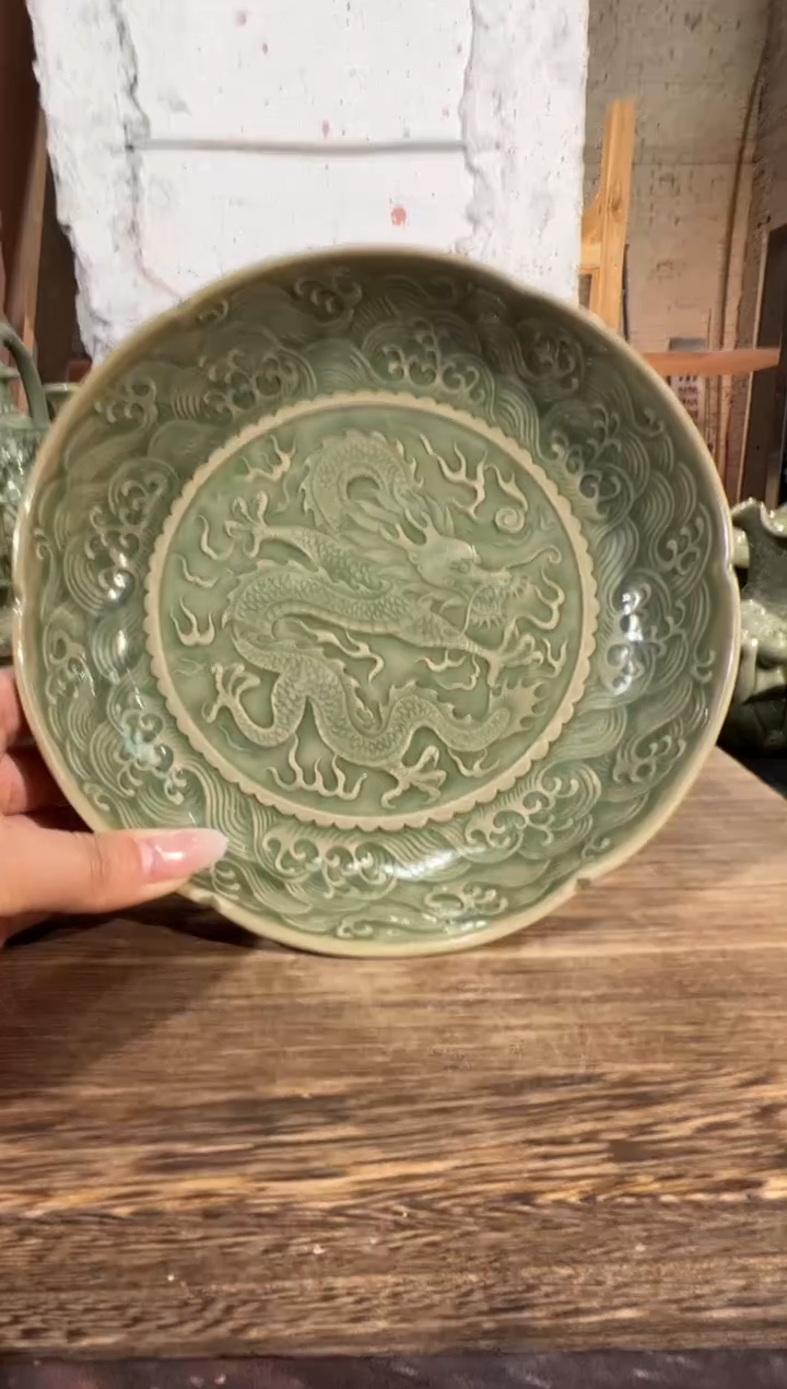 耀州窑青瓷穿云龙盘