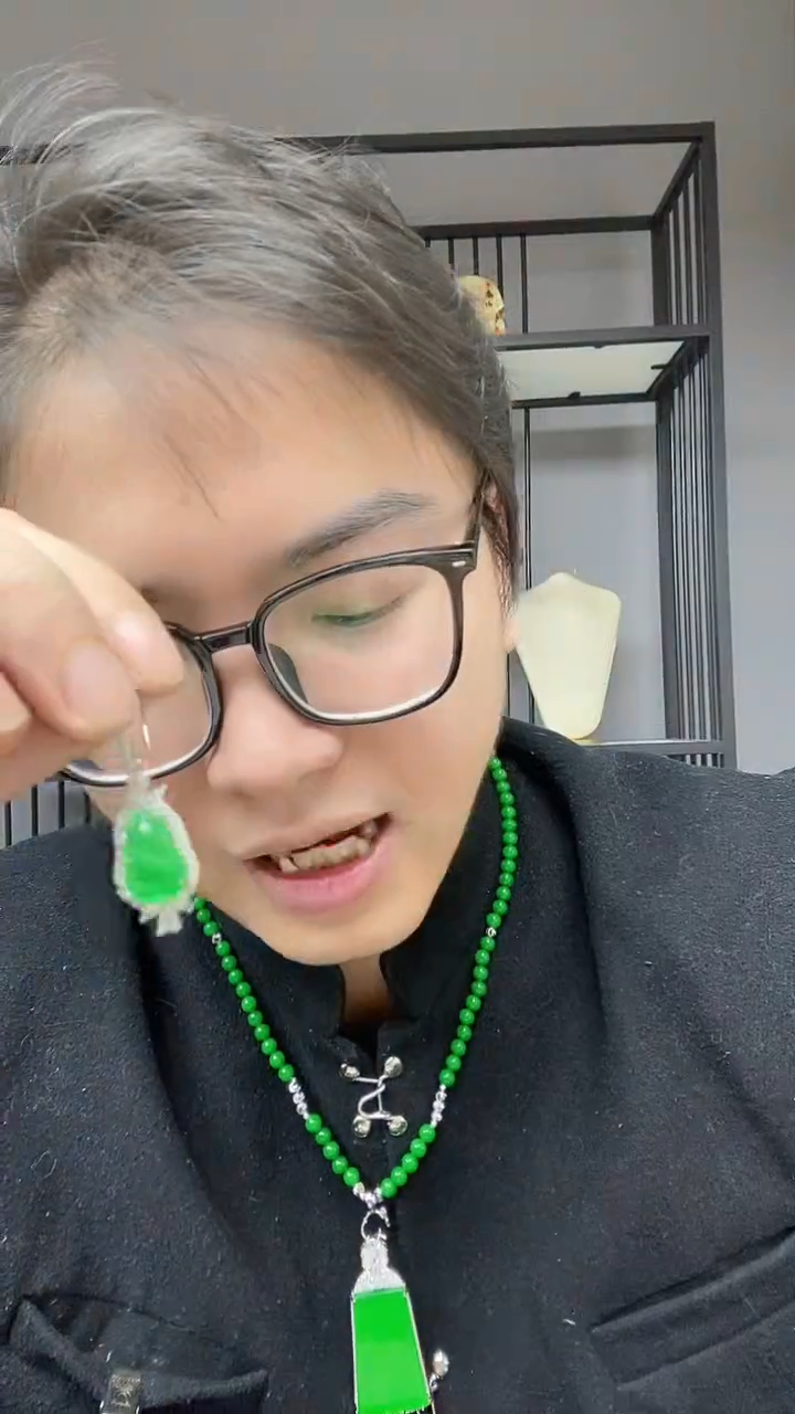 【闪购商品】翡翠颈饰合金葫芦耳钉