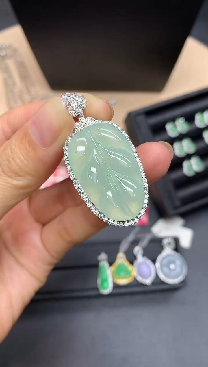 【闪购商品】翡翠吊坠(不含链)银S925镶嵌叶子【多样性发其一】