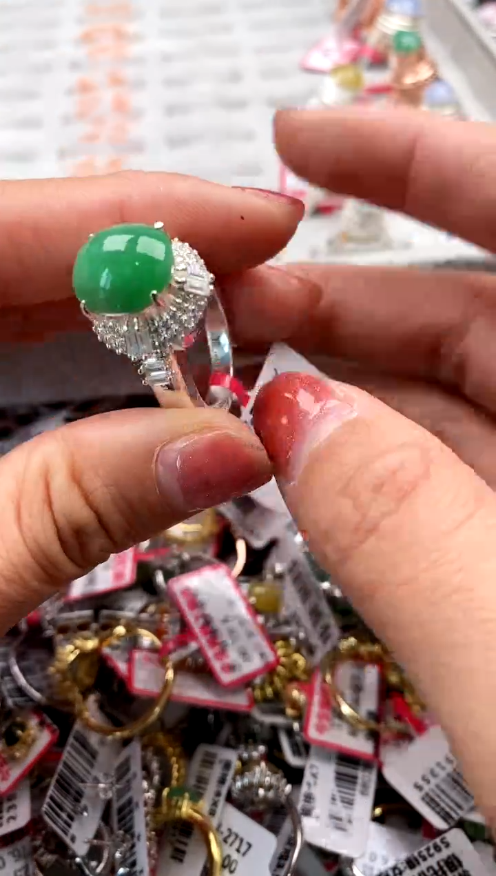 【闪购商品】翡翠戒指未镶嵌888888     1