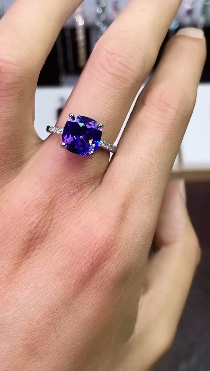 足铂镶嵌合成（培育）蓝宝石戒指/指环紫宝戒指