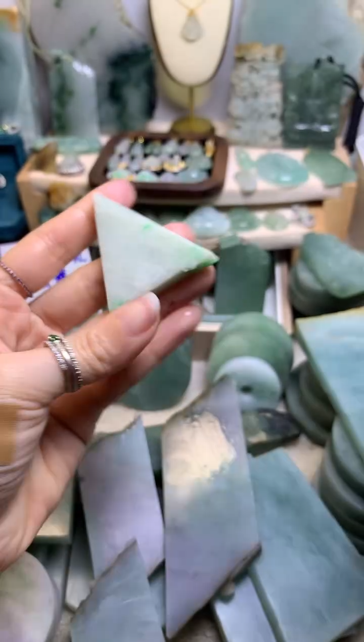 【闪购商品】翡翠挂件未镶嵌缅甸A货翡翠，没有运费险