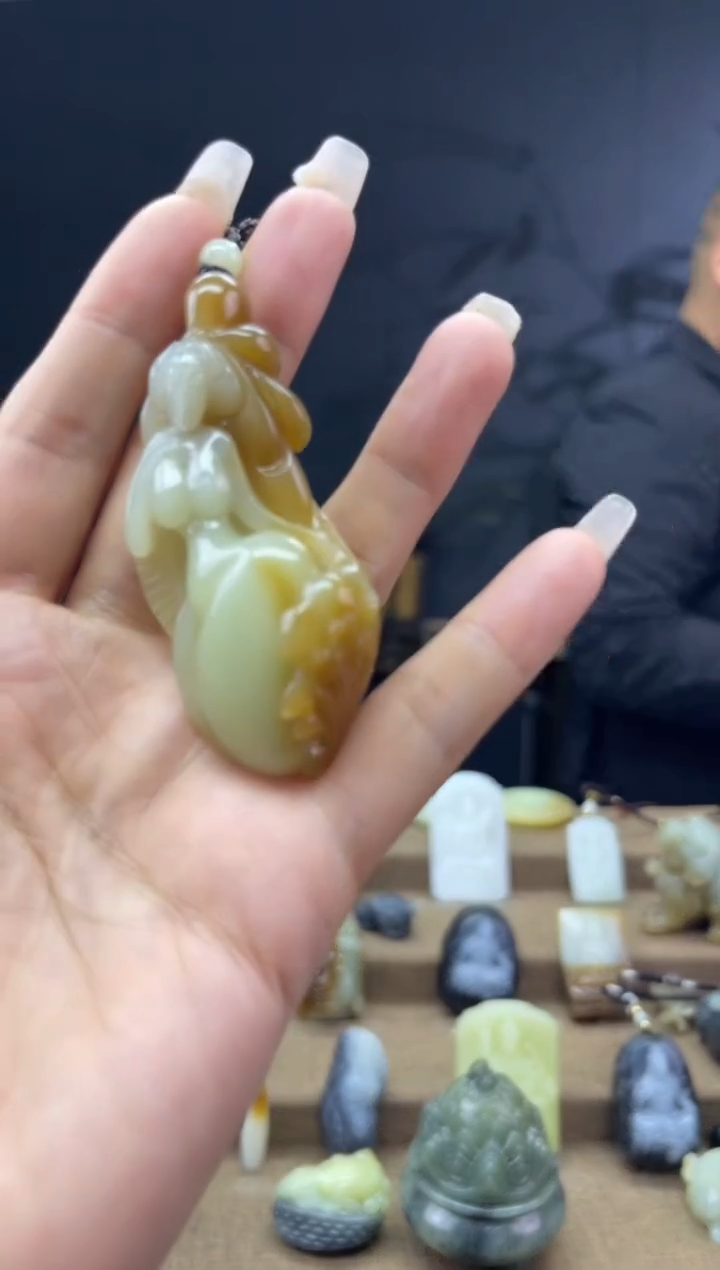 颈饰未镶嵌和田玉1