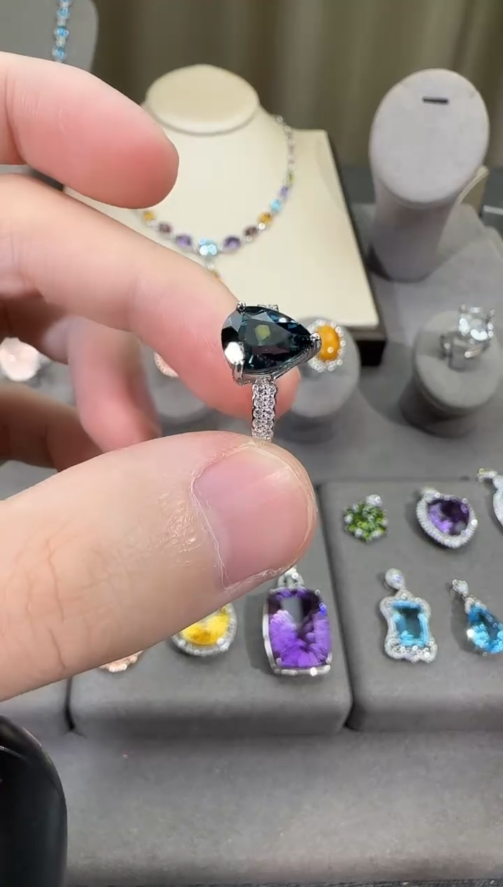 银S925镶嵌戒指托帕石10*8mm伦敦蓝水滴款