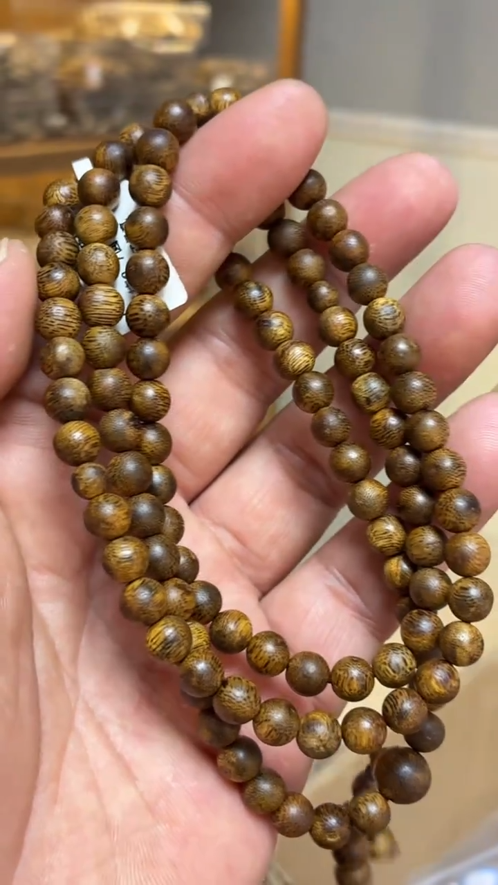 沉香手串 海南莺歌绿圆珠长串虫漏0.7多样性发其一