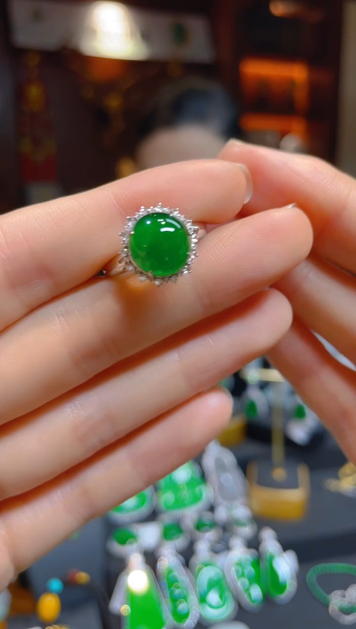 【闪购商品】翡翠戒指18K金镶嵌115133天然A货翡翠蛋面戒指