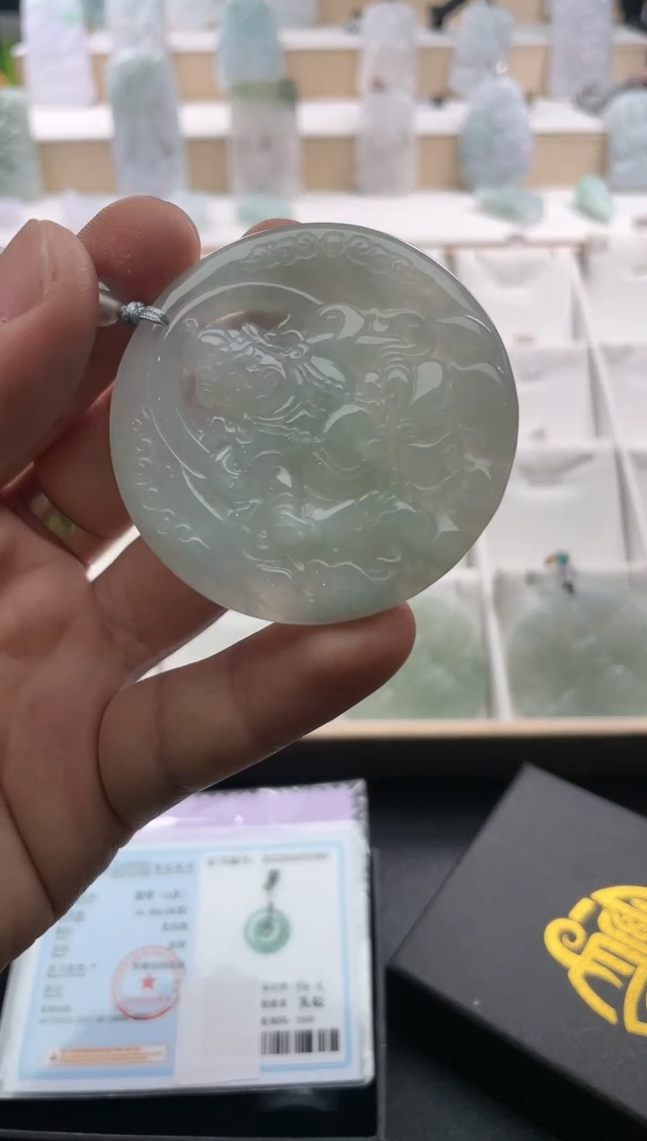翡翠未镶嵌颈饰..../4/17/190