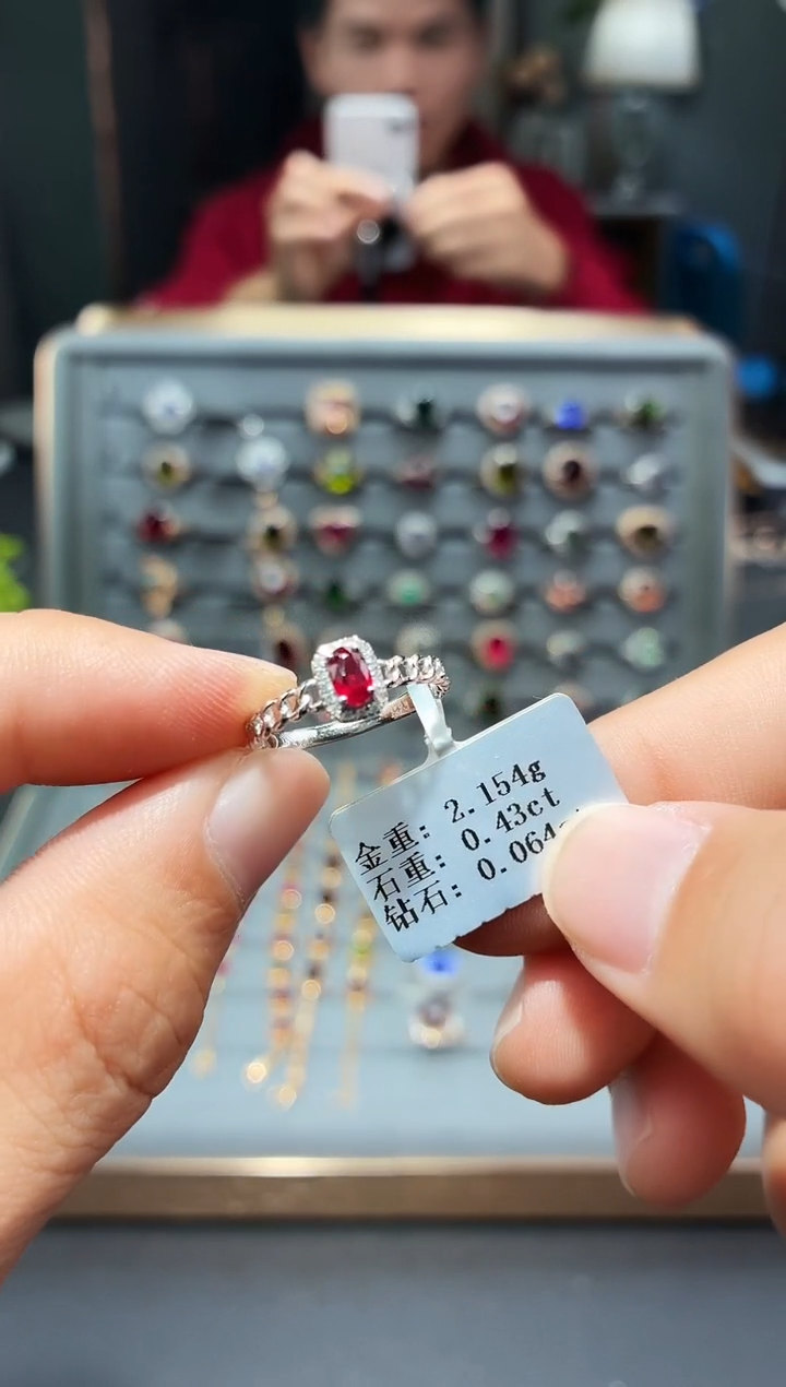 铂Pt950镶嵌戒指红宝石0.43.