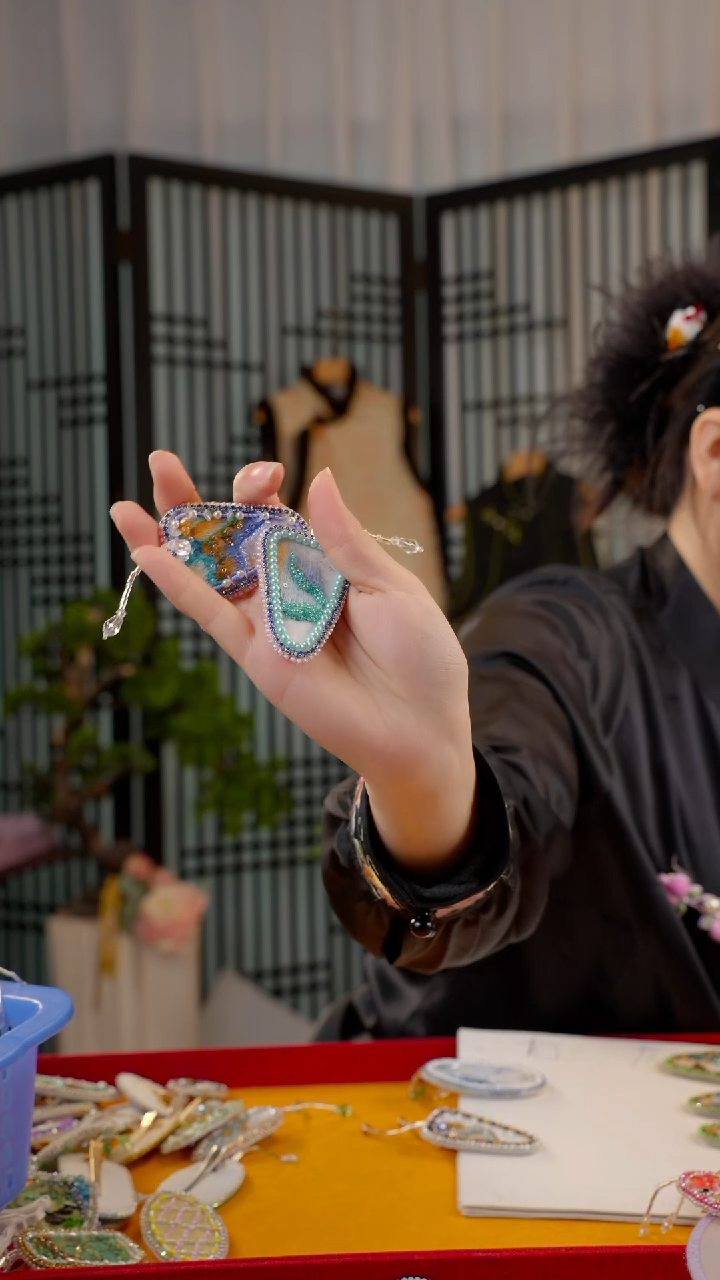 刺绣S****y非遗绒花手工饰品