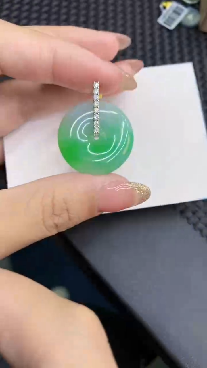 【闪购商品】翡翠18K金镶嵌颈饰            8
