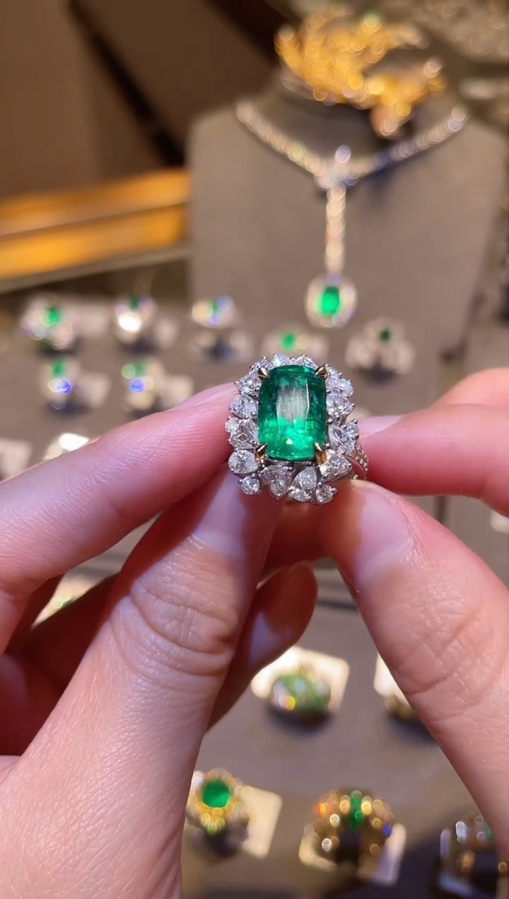 【闪购商品】祖母绿戒指18K金镶嵌4.16ct