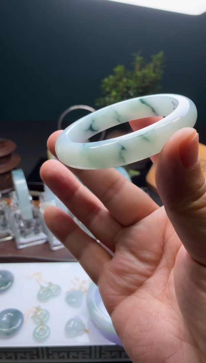 未镶嵌手镯翡翠手镯