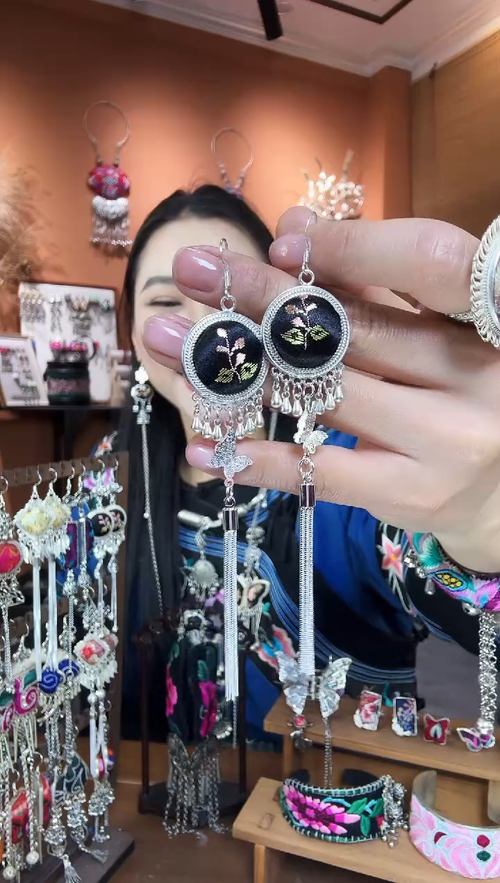 【闪购商品】刺绣纯手工民族风耳环