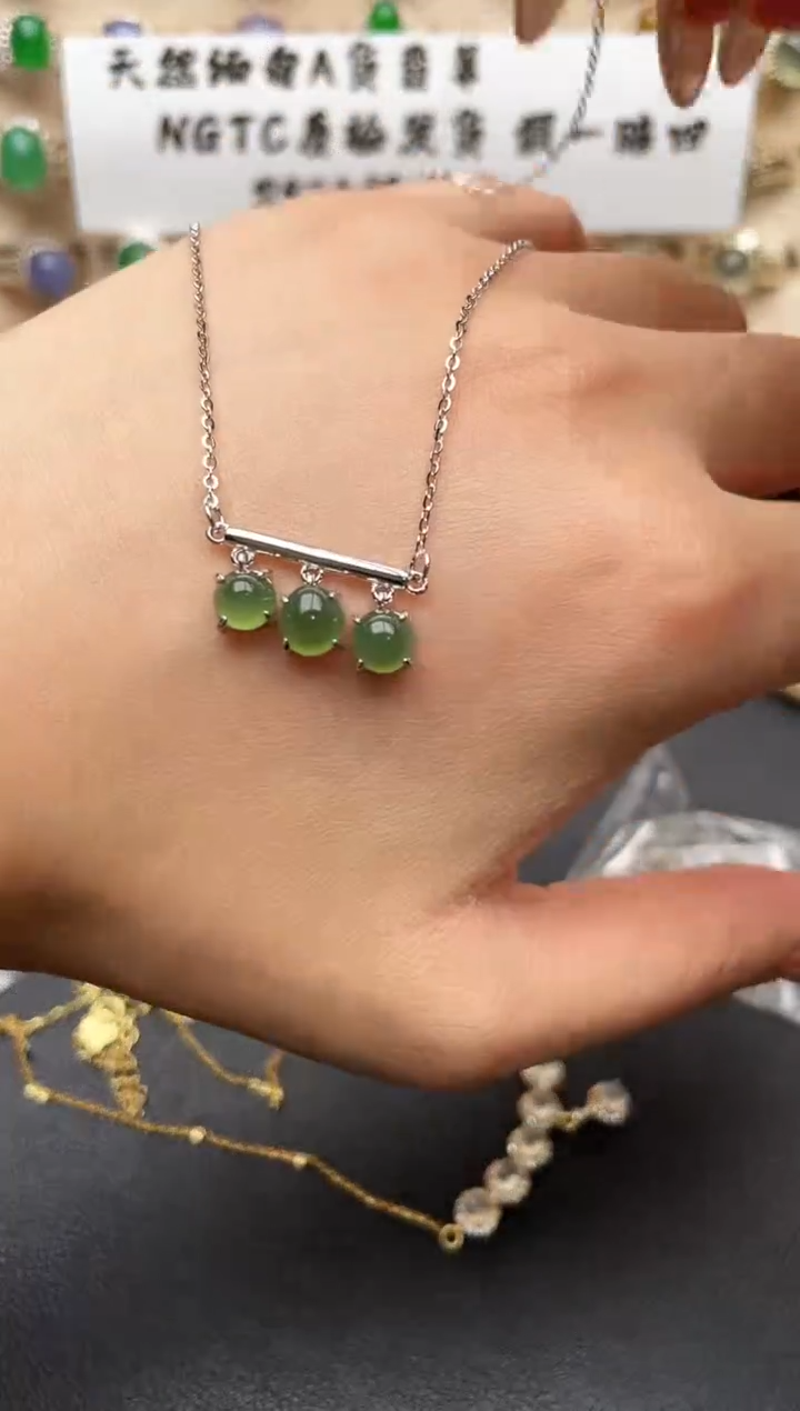 未镶嵌戒指翡翠一物一证一礼盒