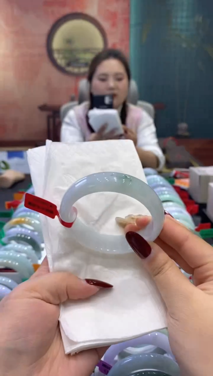 【闪购商品】翡翠手镯未镶嵌多人005585