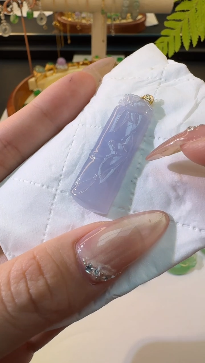 【闪购商品】翡翠颈饰18K金镶嵌缅甸翡翠A货挂件