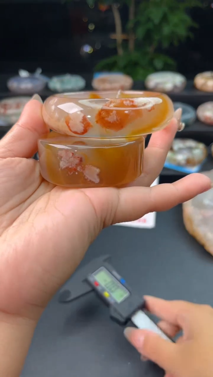 【闪购商品】石英质玉手镯未镶嵌赠送镯心（圈口60