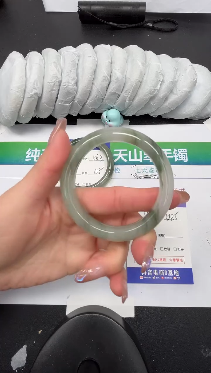 【闪购商品】石英质玉手镯未镶嵌166-54.5