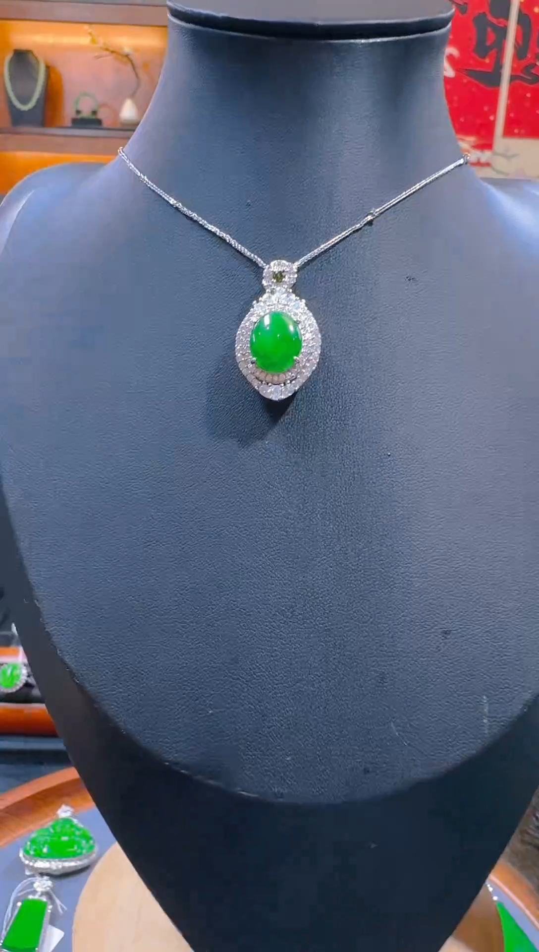 【闪购商品】翡翠吊坠(赠链)未镶嵌天然a货翡翠