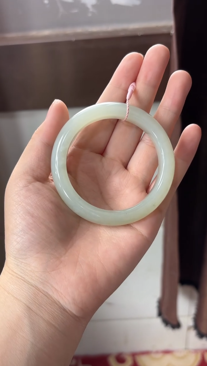 【闪购商品】和田玉手镯未镶嵌且末金山微色差56L