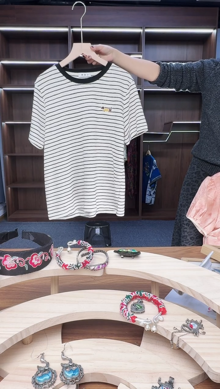 织绣324蒙阿苏苗绣传承