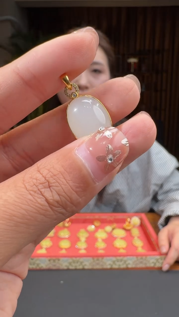 【闪购商品】和田玉4318K金镶嵌2.13冰冰多样性发货