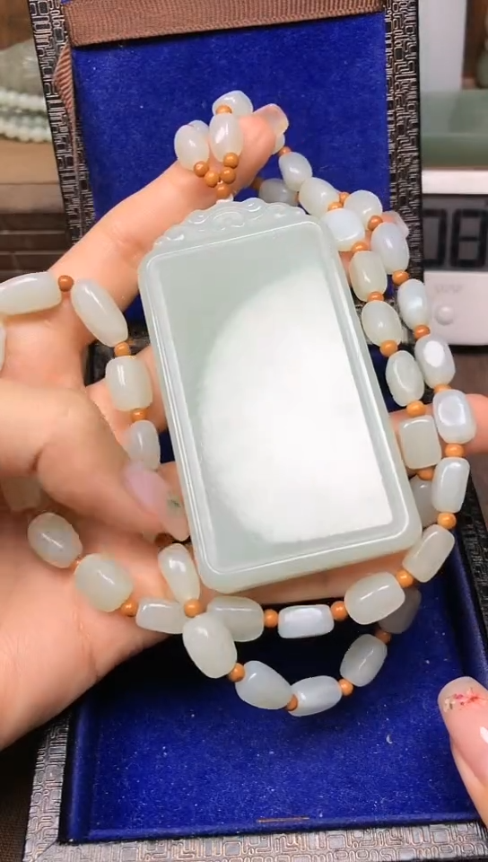 和田玉未镶嵌颈饰尘