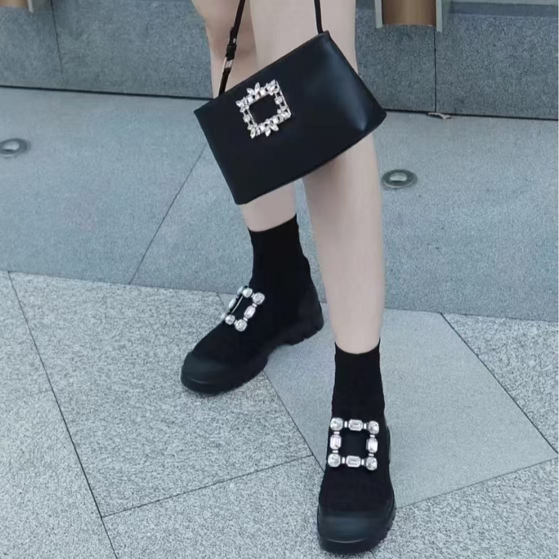 未使用 Roger Vivier/罗杰·维威耶 /六六/女款黑色经典钻扣短靴