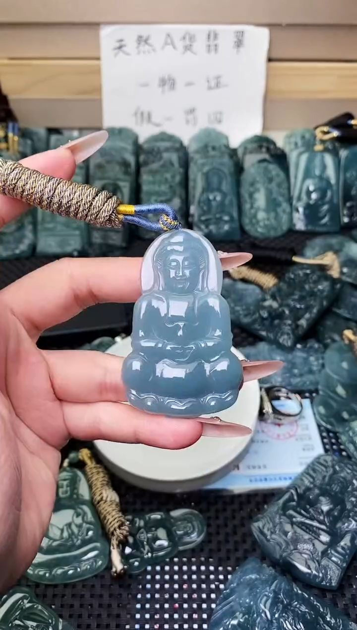 颈饰未镶嵌翡翠 