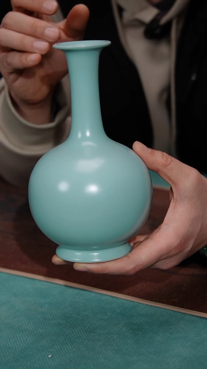 【闪购商品】87-1鼓腹长颈瓶（王国奇手签）