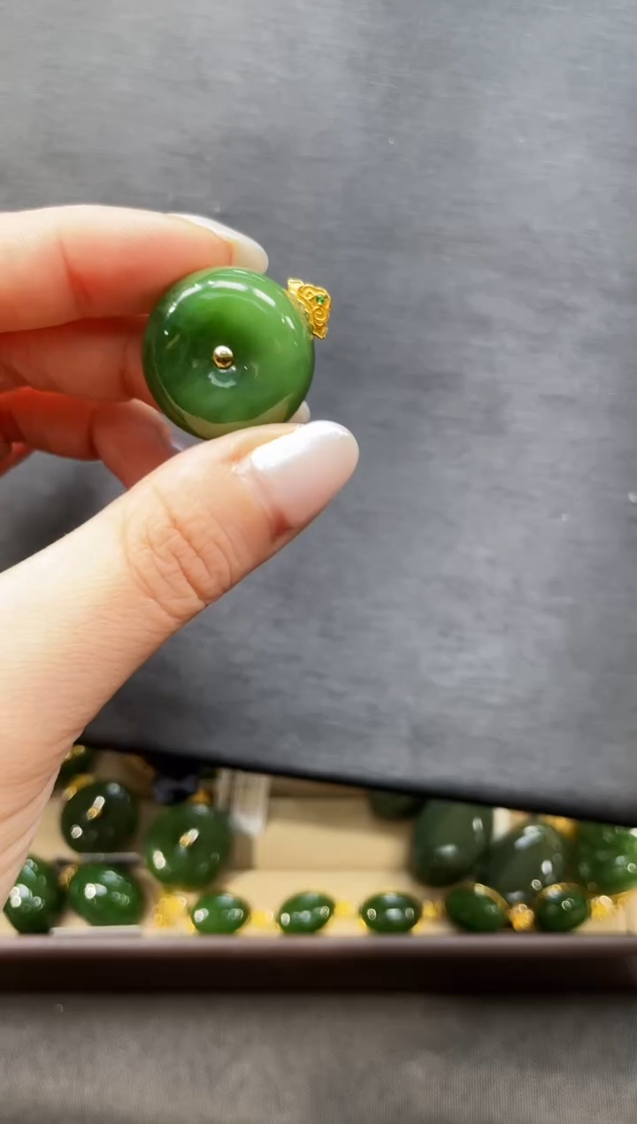 【闪购商品】和田玉18K金镶嵌吊坠26MM 多样性发一