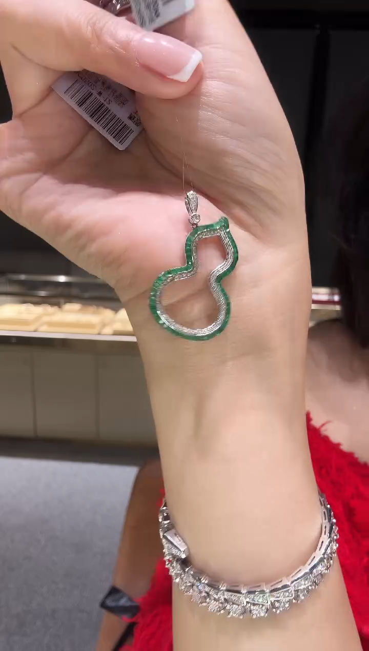 【闪购商品】祖母绿吊坠（不含链）18K金镶嵌葫芦